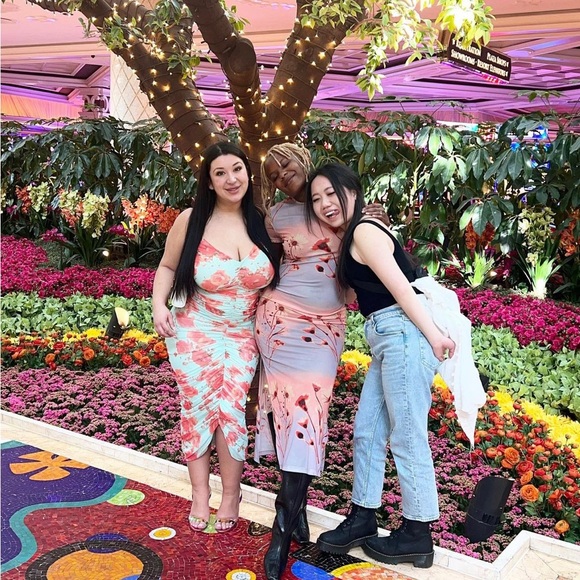 Floral ruched Hot Miami Styles Dress - Picture 2 of 2